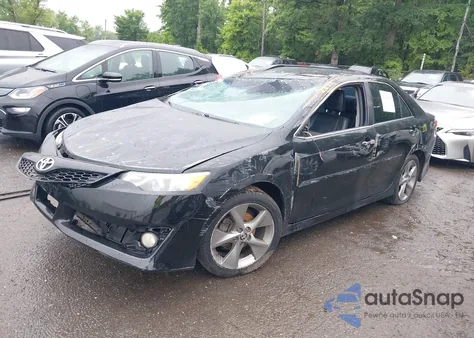 2014 Toyota Camry Se V6/Xle V6 z USA, uszkodzony, nr VIN 4T1BK1FK4EU541419